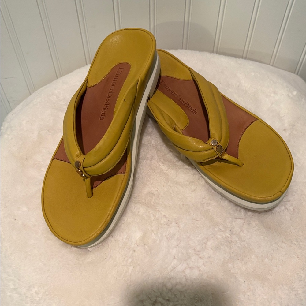 L’AmourDesPieds Yellow Leather Sandals Size 8.5